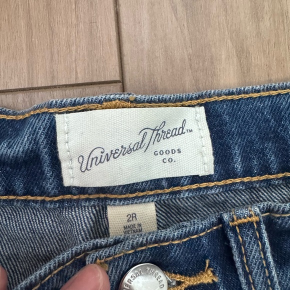 Universal Thread Mid-rise 90s baggy Jeans- size 2 - Picture 4 of 5